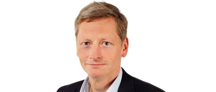 RENGJØR KJØKKENVIFTEN: Administrerende direktør i i Norsk brannvernforening Dagfinn Kalheim Foto: Terje Heiestad, Millimeterpress