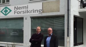 Asbjørn Westrum og kollega i Vestfold Forsikring.