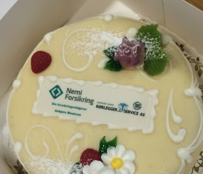 Personlig kake til nye bedriftskunder er en selvfølge for Asbjørn Westrum i Vestfold Forsikring.
– Kundene melder tilbake at de opplever sitt forhold til vårt Nemi-agentur som en nærhet de ikke trodde eksisterte, sier Asbjørn Westrum i Vestfold Forsikring.