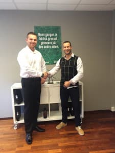 PARTNERE: Svenn Gerry Dalland (t.v) og Samuel Helgesen startet i august Heda Forsikringsformidling sammen i Bergen. (Foto: Privat)